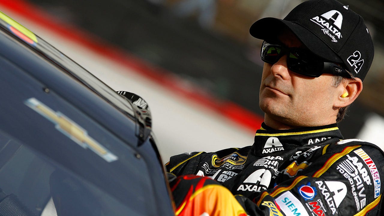 Jeff Gordon flying under the radar to start 2014 season
